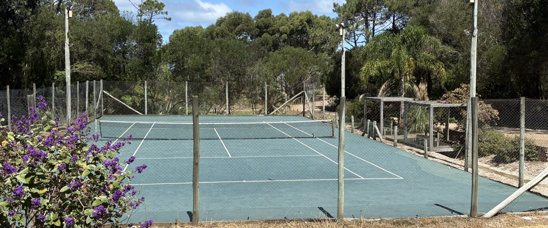 Quadra de tênis em Casas de Playa